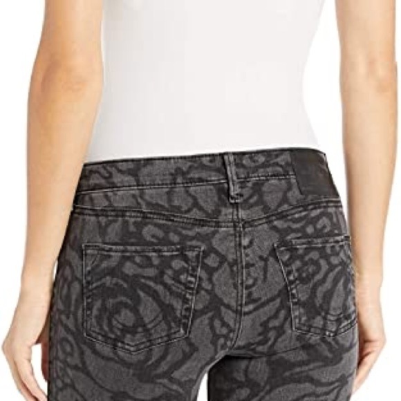 25. NWT True Religion Halle Rose Laser Black Jeans - Picture 9 of 10